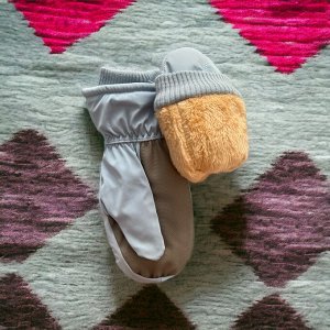 Варежки женские