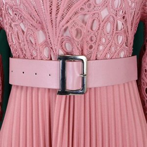 Платье приталенное с поясом ,кружевной верх на подкладе ,рукав 3/4 с плиссированной юбкой ,розовое