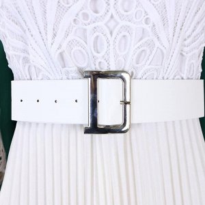 Платье приталенное с поясом ,кружевной верх на подкладе ,рукав 3/4 с плиссированной юбкой ,белое