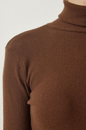 Женская коричневая вельветовая трикотажная блузка с высоким воротником HJ00008