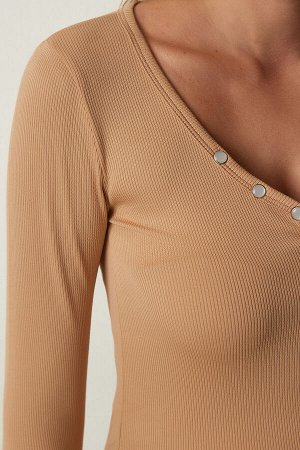 Женская укороченная трикотажная блузка в рубчик с воротником на пуговицах LD00066