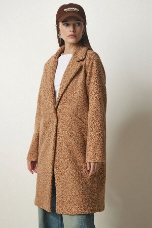 Женское светло-коричневое двубортное пальто-букле с воротником и карманами DD01273