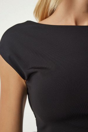 Женская черная трикотажная укороченная блузка с открытой спиной TO00087