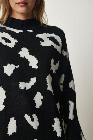 Женский свитер из плотного трикотажа черного цвета с высоким воротником и узором KB00035