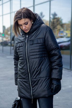Куртка Куртка LADY SECRET 7291/1 черный 
Состав: ПЭ-100%;
Сезон: Осень-Зима
Рост: 164

Удлиненная стеганная куртка свободного силуэта на застежке молнии и капюшоном, полочка на кокетке с декоративной