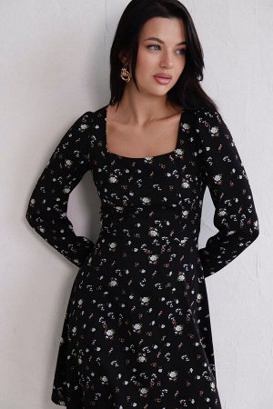 Платье с вырезом "каре" чёрное в цветочек