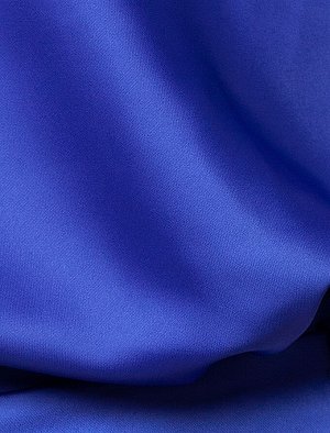 Топ из плотного полуматового сатина, скроенный по косой ультрамарин