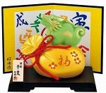 MATSUMOTO - фигурка зеленого дракона на золотом мешочке