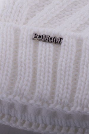 Pamami Шапка PAMAMI зимняя 17520 помпон белый  Пряжа окрашена естественными красителями. Модель лёгкая, как перышко. 

Эластичная пряжа и особая технология вязки позволяет шапке идеально садиться на л