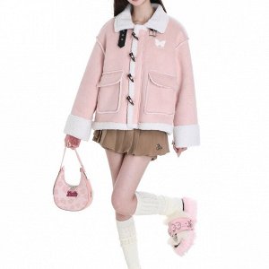 Женская короткая дубленка с воротником-стойкой и накладными карманами, розовый