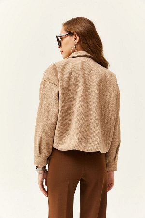 Женская укороченная куртка светло-коричневого цвета на подкладке с 4 карманами CKT-19000367