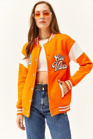 Женская студенческая куртка оверсайз с оранжевой аппликацией и принтом, с флисовой подкладкой CKT-19000318
