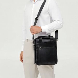 Сумка Мужская деловая сумка, сумка - планшет.
Подчеркивает статус владельца, сочетается как с деловым костюмом, так и с повседневным стилем.
Вмещает все необходимое включая планшет.
Строгая классическ