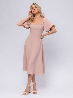 Платье розового цвета длины миди с открытыми плечами