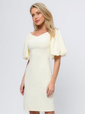 Платье ванильного цвета длины мини с объемными рукавами и открытыми плечами