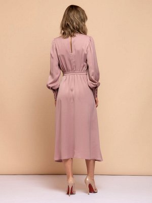 Платье длины миди розовое с драпировкой и длинными рукавами