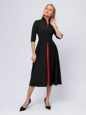 Платье черного цвета длины миди с красной вставкой