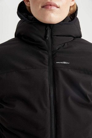 Водоотталкивающее пальто приталенного кроя с капюшоном DeFactoFit на полярной подкладке с подогревом