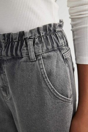 Джинсовые брюки длиной до щиколотки с высокой талией в бумажном пакете