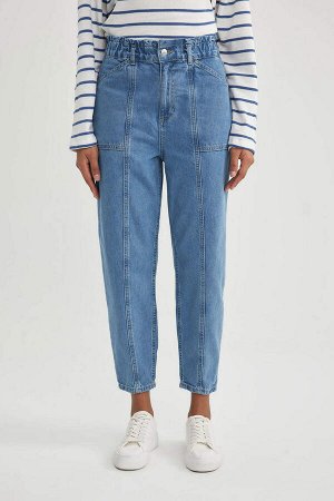Легкие прямые джинсовые брюки длиной до щиколотки с высокой эластичной резинкой на талии и бумажным пакетом