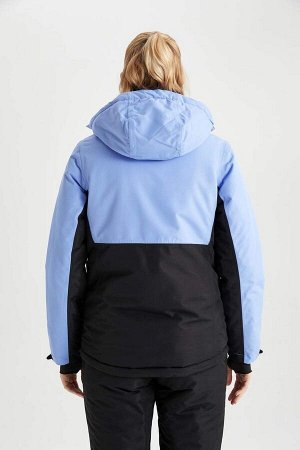 Водоотталкивающее лыжное пальто стандартного кроя DeFactoFit с капюшоном и флисовой подкладкой