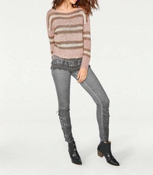 1к Linea Tesini  Пуловер, пестрый  Модный свободный пуловер в полоску. Обрамляющий фигуру силуэт с женственным круглым вырезом горловины, широкими плечами и длинными рукавами. Кант резиночной вязкой. 