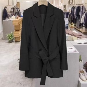 Стильный двубортный пиджак свободного кроя с поясом. Женские пиджаки