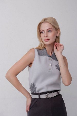 Жилет с цветком