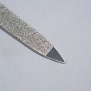 Пилка металлическая для ногтей, с колпачком, 10,5 см, цвет МИКС