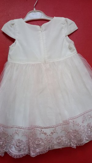 Платье нежно-белое — отличный наряд для принцессы! Замеры на фото