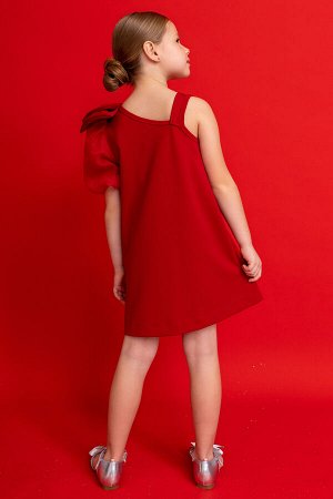 Платье Цвет: красный

Элегантное асимметричное платье с объемным бантом из
прозрачной формоустойчивой ткани.
Дополнено бантом из основного материала, который легко снимается.
Состав:
65% вискоза, 30