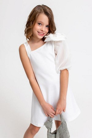 Платье Цвет: молочный

Элегантное асимметричное платье с объемным бантом из
прозрачной формоустойчивой ткани.
Дополнено бантом из основного материала, который легко снимается.
Состав:
65% вискоза, 3