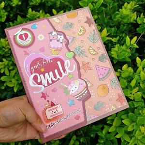Яркая палетка теней "Cake Smile" розовая