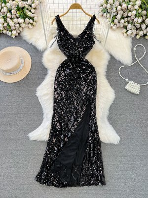 Женское платье с пайетками, цвет черный