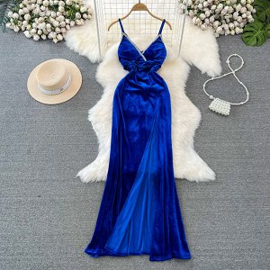Женское платье-комбинация, цвет синий, со стразами