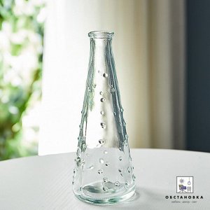 Ваза Vial Ещё одна маленькая вазочка для украшения вашего дома.

Материал: стекло
Размер: 18,5*7см