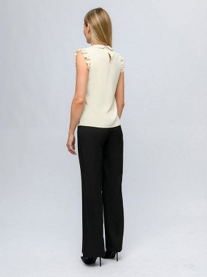 Блуза ванильного цвета с воротничком и рюшами на рукавах