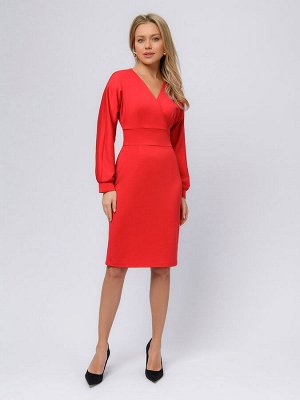 Платье трикотажное красного цвета с длинными рукавами и глубоким вырезом
