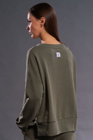Костюм Костюм Kivviwear 4131413205 хаки 
Состав: ПЭ-26%; Хлопок-70%; Эластан-4%;
Сезон: Осень-Зима
Рост: 170

Костюм состоящий из свитшота и брюк.Свободные брюки средней посадки в сочетании с разрезо