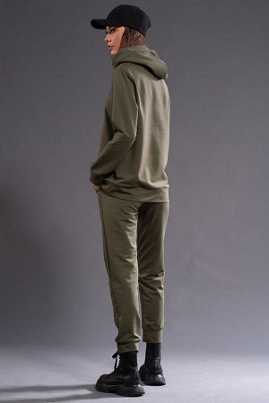 Костюм Костюм Kivviwear 3016404007 хаки 
Состав: ПЭ-24%; Хлопок-70%; Эластан-6%;
Сезон: Осень-Зима
Рост: 170

Костюм CLASSIC с брюками средней посадки с карманами в боковых швах. Худи с карманами в б