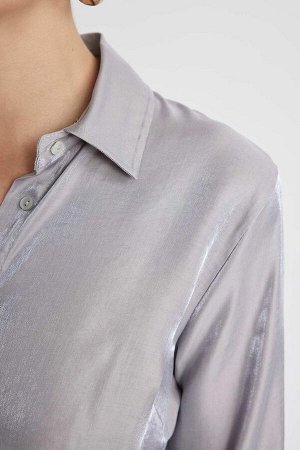 Рубашка стандартного кроя из блестящей ткани с длинными рукавами