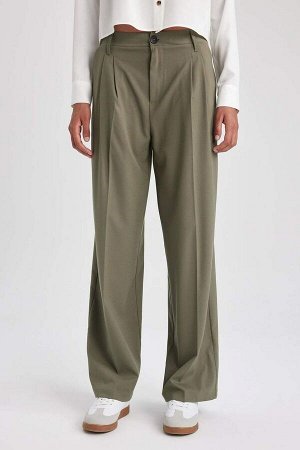 Широкие стандартные брюки с тремя карманами и высокой талией