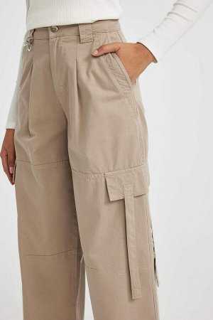 Стандартные габардиновые брюки с широкими карманами и высокой талией