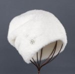 Женская теплая шапка с добавлением кроличьей шерсти, с декором, белый