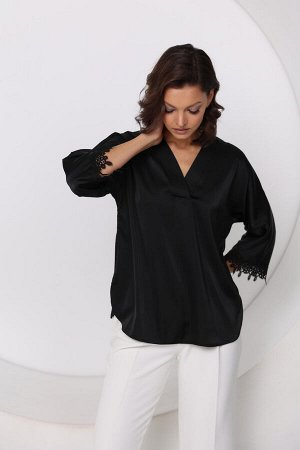 Блузка из шёлка с расклешенным кружевным рукавом, цвет чёрный