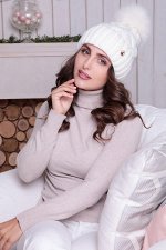Шапка Моника с Большим цветным песцовым помпоном Молоко