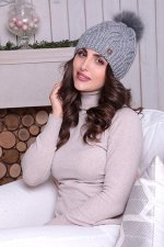 Шапка Милана с цветным песцовым помпоном