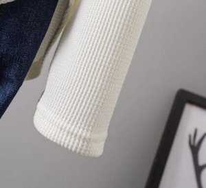 Трикотажный пуловер с капюшоном утепленный на флисе, белый