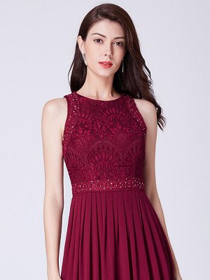 Шикарное вечернее бордовое платье с кружевной отделкой