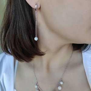 Серьги асимметричные с белым агатом